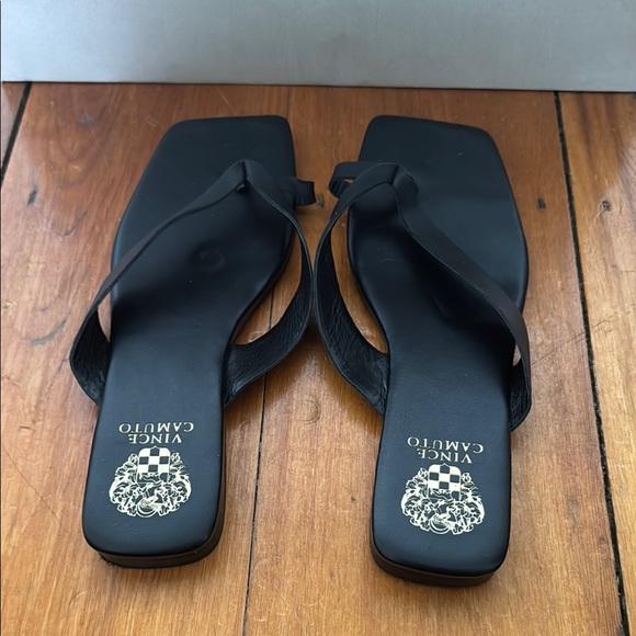 Vince Camuto Elegant Black Flip-Flops - Picture 1 of 3